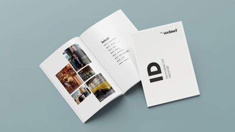 Steimel Produktbroschüre "ID – Sitzmöbel mit Identität" Produktbroschüre von Steimel, geöffnet und geschlossen, mit Titel "ID – Sitzmöbel mit Identität" und hochwertigem Innendesign.