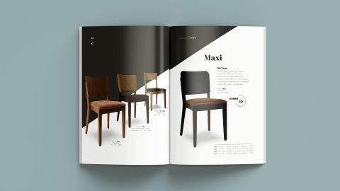 Steimel-Broschüre mit Stuhlmodell "Maxi" Geöffnete Steimel-Broschüre zeigt das Stuhlmodell "Maxi" in verschiedenen Varianten, mit Fokus auf Design und Materialien.